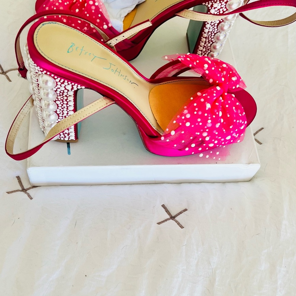 Betsey Johnson Fuchsia and White Pearl Heels Size 7